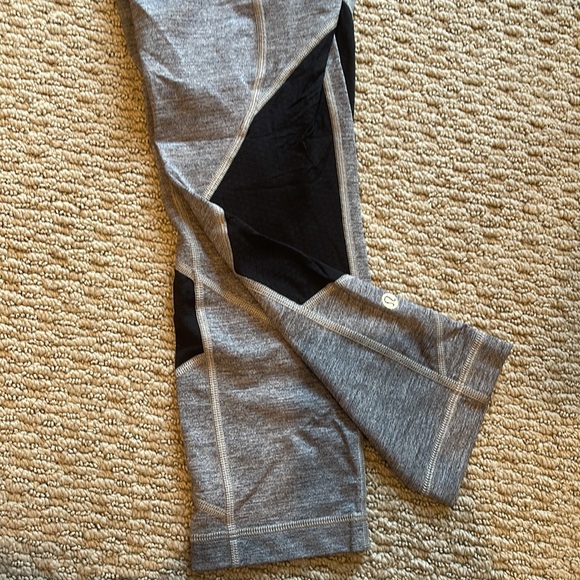 Lululemon Gray/Black mesh Leggings - Picture 3 of 3